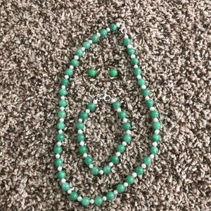 Jade and pearls set. Necklace bracelet and earring